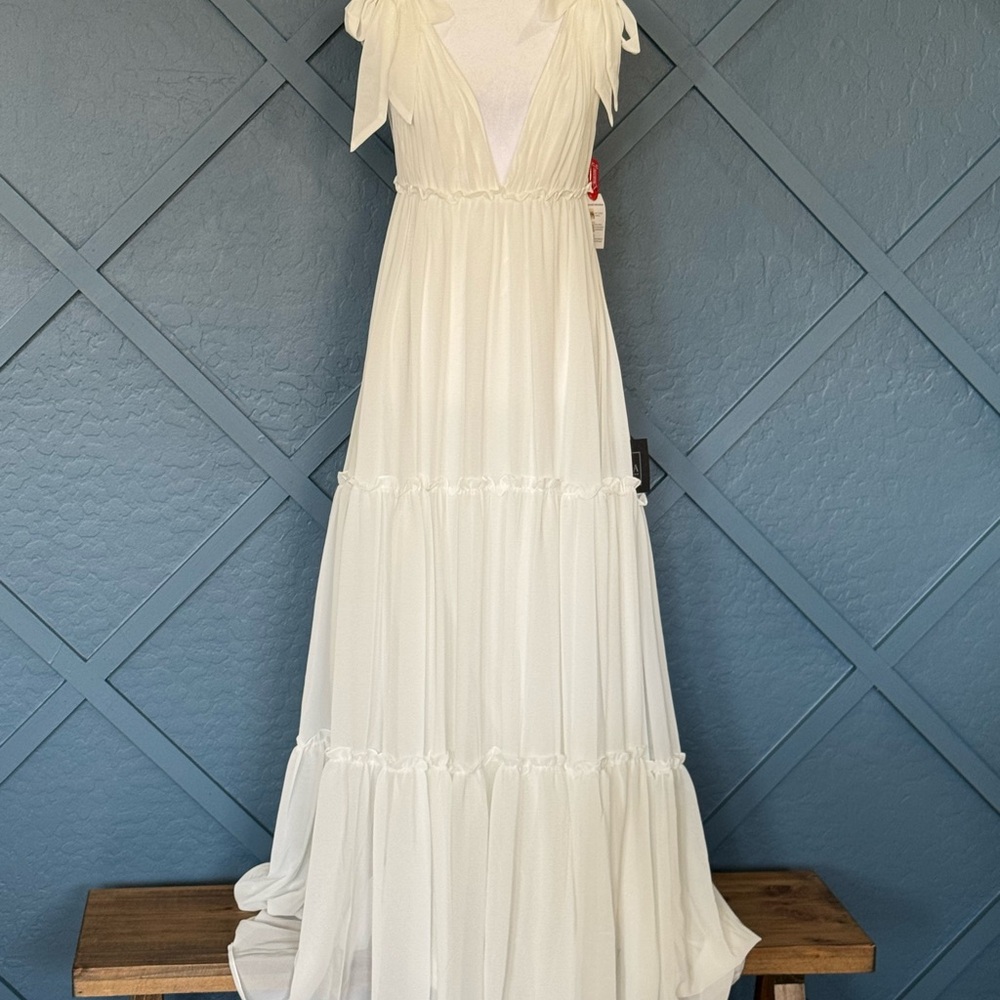 Mac Duggal White Wedding Dress - Picture 5 of 16